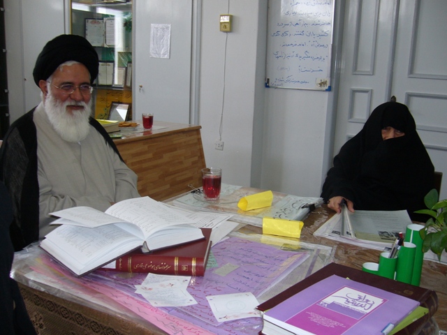 بازديد آيت الله علم الهدي از بخش پژوهش